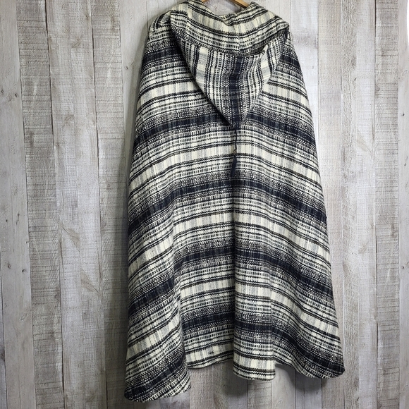 Arola Wool Black and White Plaid Cape/Poncho With Hood. Black & White - Picture 8 of 15